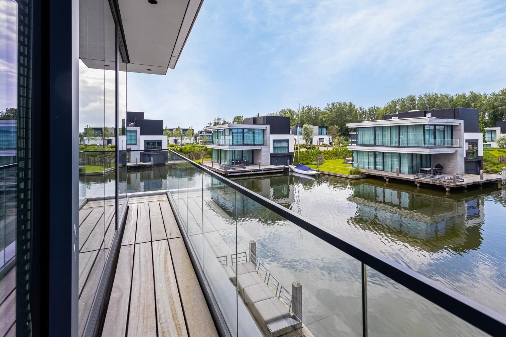 Lake House With Dock At Lake Veere, Zeeland أرنيماودن المظهر الخارجي الصورة